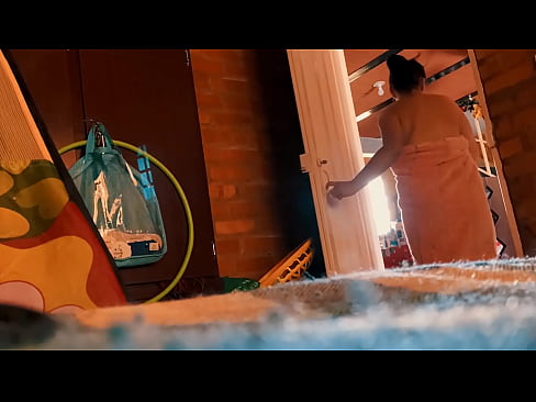 ❤️ Xhaxhai më ndjek në dush, më qitë ndërsa unë bëj dush. ️❌ Pornografi cilësore tek ne